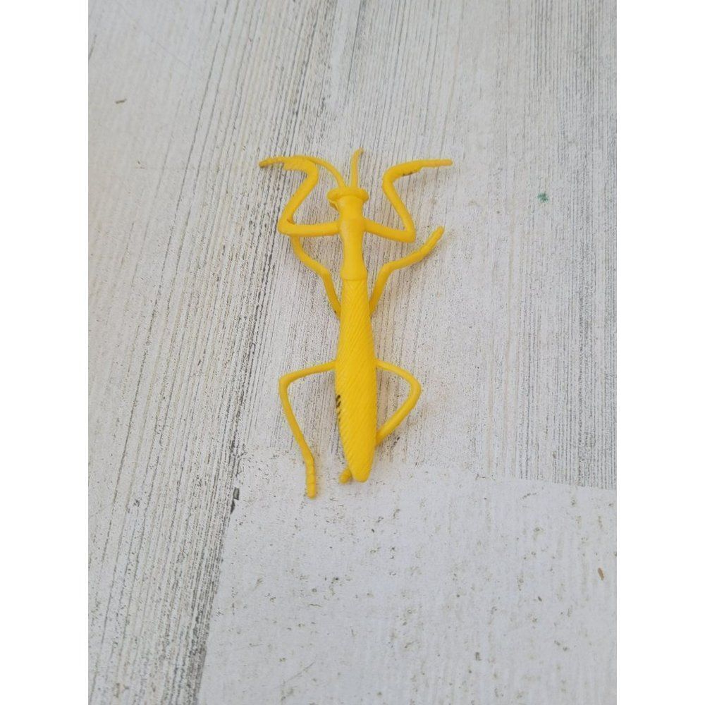 Greenbrier yellow stick bug praying‎ mantis bug toy figure